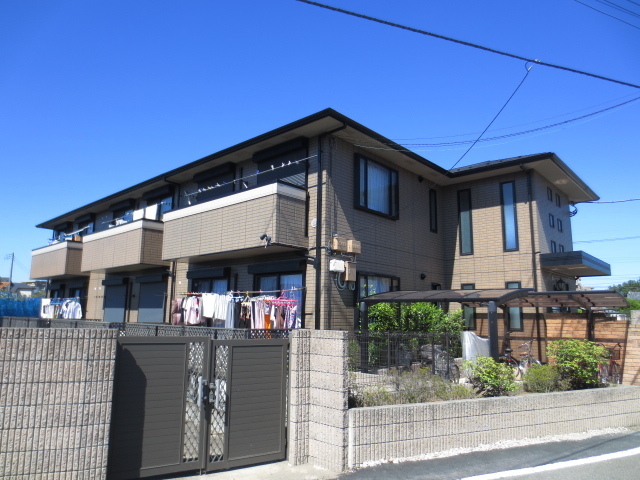 Building appearance. It is a quiet residential area