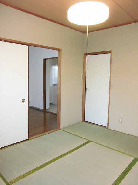 Other room space. There are two places housed in a Japanese-style room