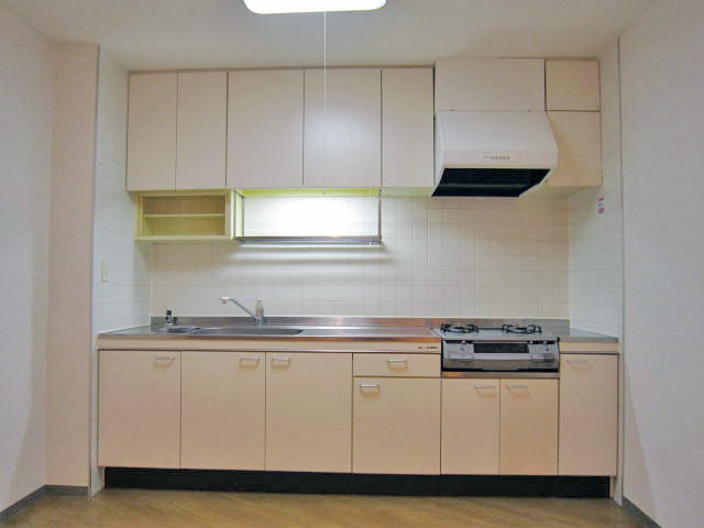 Kitchen. Easy-to-use kitchen flow line