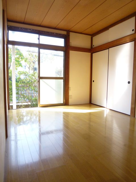Living and room. Sunny Western-style.