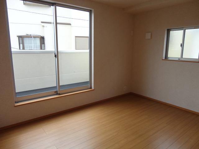 Same specifications photos (Other introspection). Example of construction! Spacious master bedroom is a space of about 8 quires! 