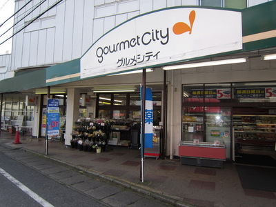 Supermarket. 650m to gourmet City (Super)