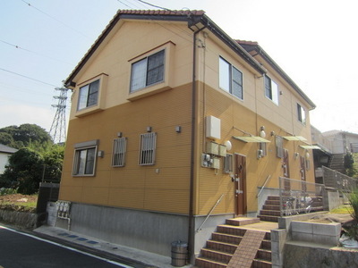 Building appearance. It has become the front door side appearance hill