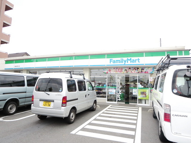 Convenience store. 160m to Family Mart (convenience store)