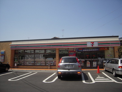 Convenience store. 230m to Seven-Eleven (convenience store)