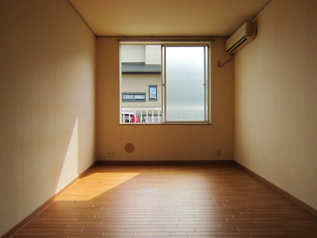 Other room space. Beautiful rooms