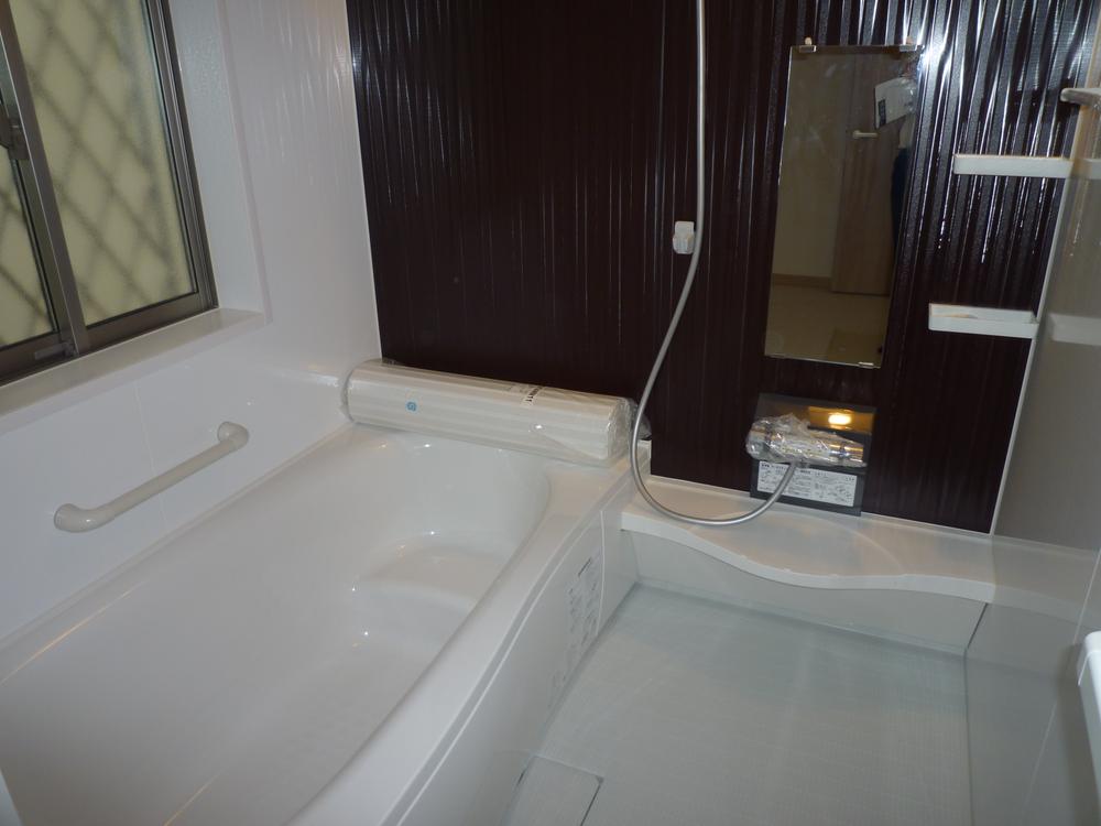 Same specifications photo (bathroom).  ・ Do not use a heater, Mirror that does not fog over the entire surface  → electric bill zero, Worry of forgetting to turn off is also unnecessary  ・ Hard to break artificial marble ball  ・ Stylish tray, such as cosmetic accessories is definitive