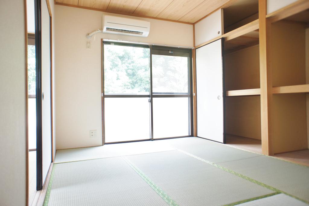 Living and room. It will calm the Japanese-style room