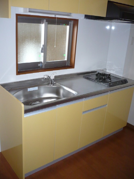 Kitchen. With gas stove! !