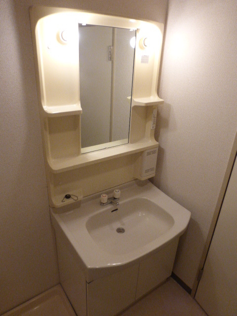 Washroom. Independent wash basin