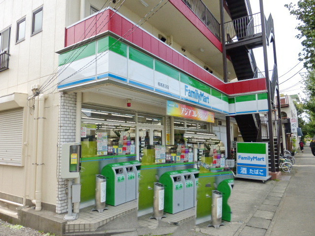Convenience store. 600m to Family Mart (convenience store)