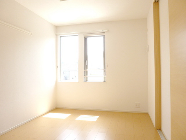 Other room space. Bright room