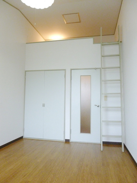 Other room space. Loft with rooms