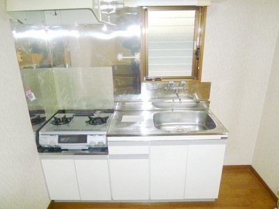 Kitchen. Two-burner gas stove is installed Allowed