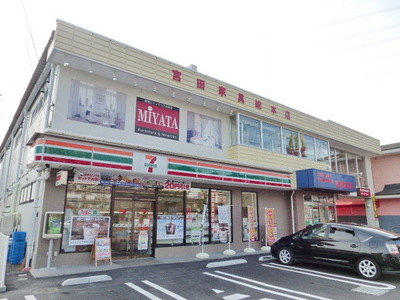 Convenience store. 300m to Seven-Eleven (convenience store)