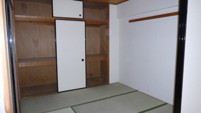 Living and room. It's Japanese-style room may be calm ☆