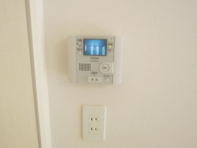 Security. When the visitor is also peace of mind TV monitor phone