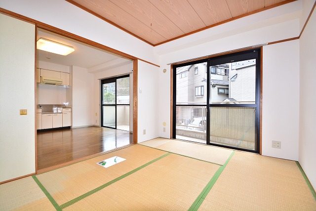 Living and room. It is there also Zakone in the Japanese-style room