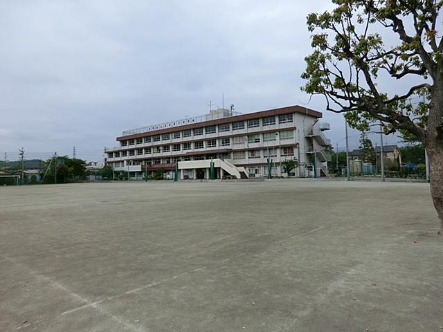 Junior high school. Inagi Municipal Inagi 800m to the third junior high school