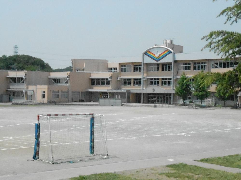 Primary school. Hirao to elementary school 480m