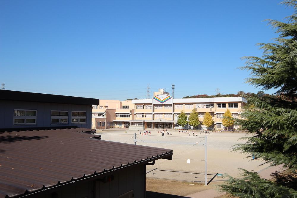 Primary school. Inagi Municipal Hirao to elementary school 670m