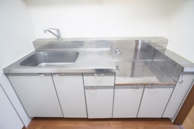Kitchen. Is a convenient two-burner stove installation Allowed kitchen towards the self-catering school.