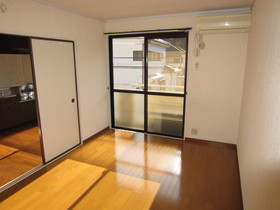 Living and room. Flooring of Western-style Air-conditioned 1 groups