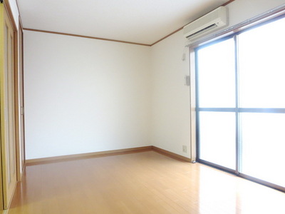 Living and room. South-facing room