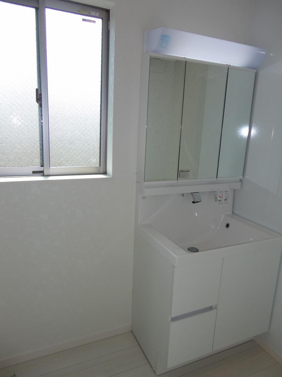 Wash basin, toilet