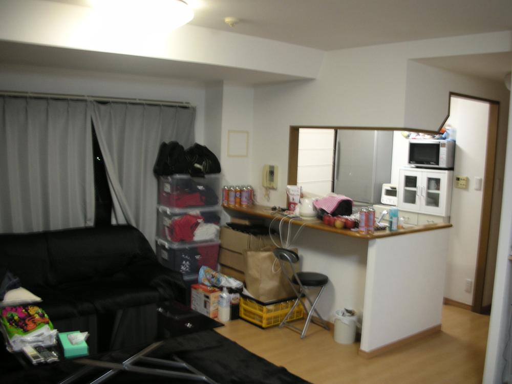 Living. Indoor (11 May 2013) Shooting "Furniture in me, Furniture etc. are not included in the sale price. "