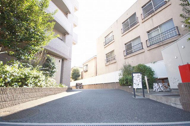 Local appearance photo. Local (11 May 2013) Shooting