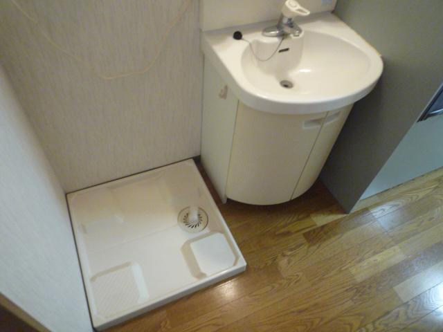 Washroom. Independent wash basin There Indoor Laundry Area