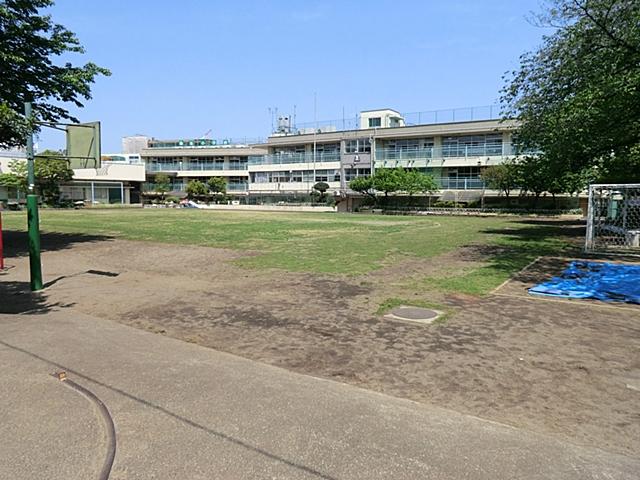 Primary school. 285m until Itabashi Yayoi Elementary School