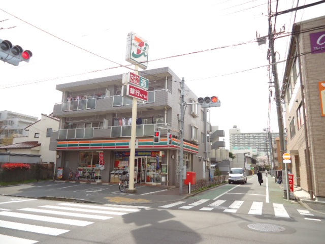 Convenience store. Seven-Eleven lotus root store up (convenience store) 237m