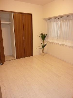 Non-living room. Indoor (12 May 2013) Shooting