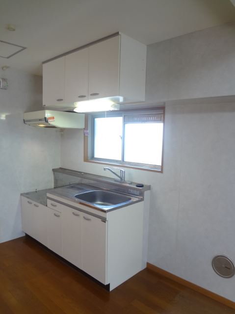 Kitchen. Two-burner gas stove There installation permitted Window kitchen ventilation ventilation good of