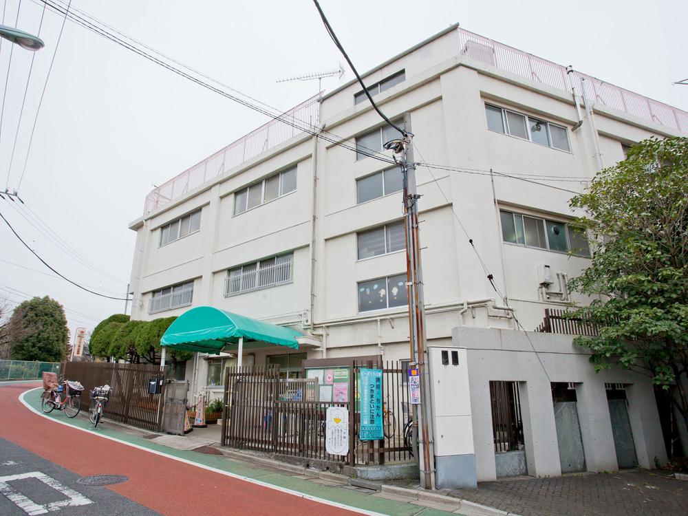 kindergarten ・ Nursery. Mahayana 210m until the second nursery