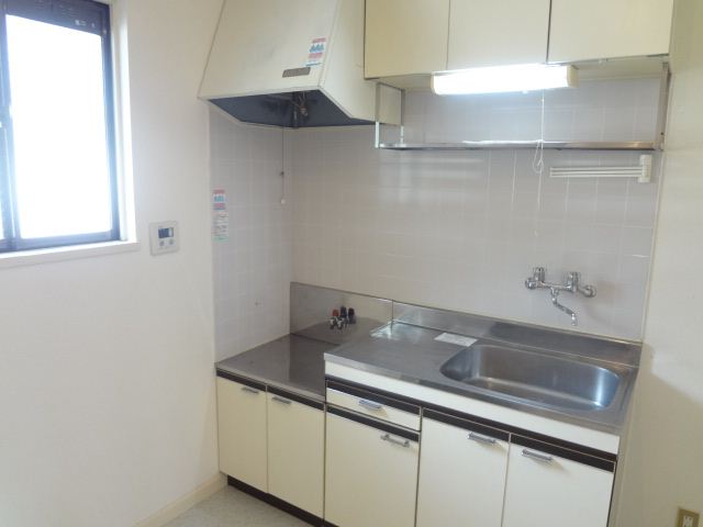 Kitchen. You can also enjoy dishes at 2 lot gas stoves can be installed spacious kitchen