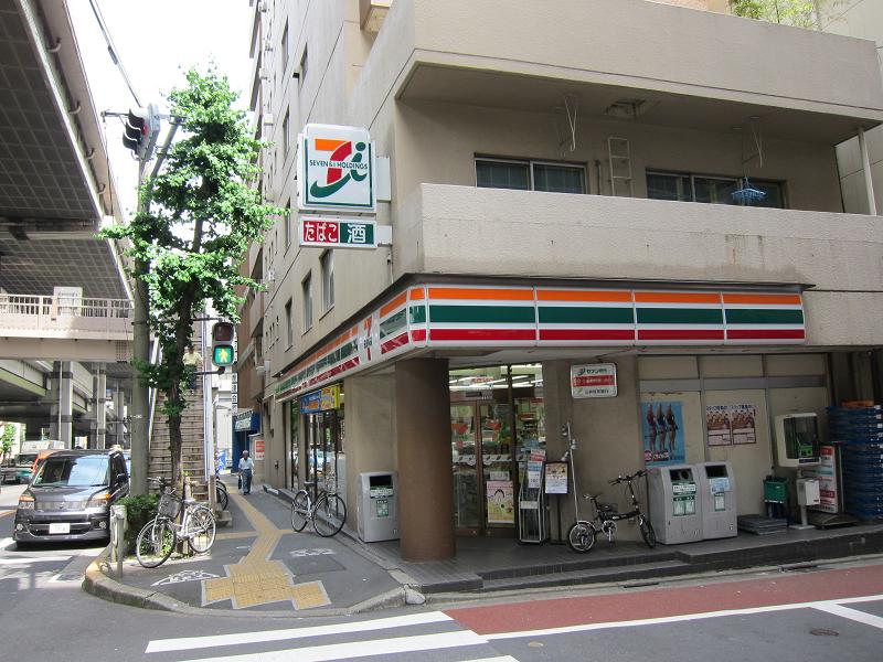 Convenience store. Seven-Eleven Nakajuku shop until the (convenience store) 179m