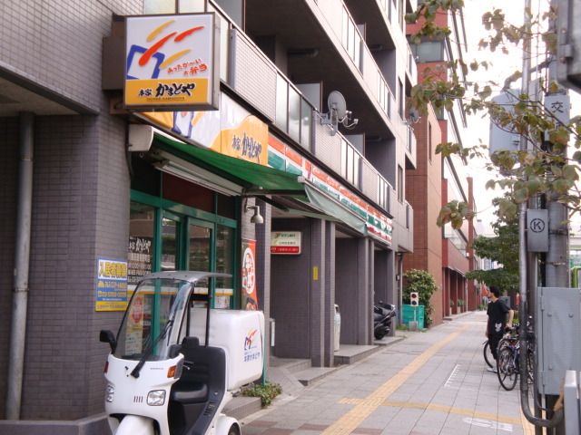 Convenience store. 520m to Seven-Eleven (convenience store)