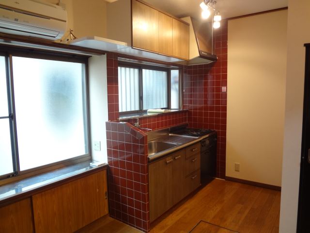 Kitchen. 3-burner stove in the kitchen