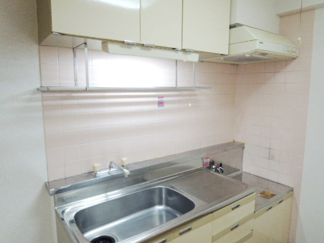 Kitchen. Gas stove installation Allowed ・ Storage enhancement