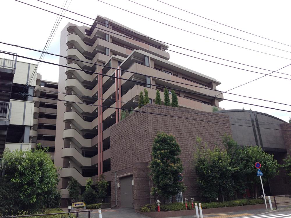 Entrance. Local (August 2013) Shooting March 2002 Built