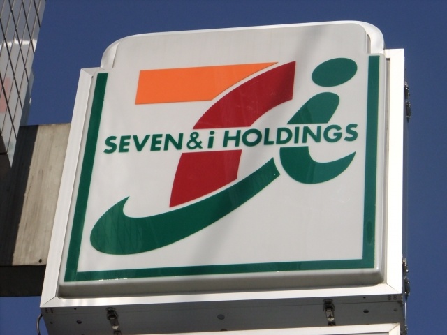 Convenience store. Seven-Eleven lotus root store up (convenience store) 52m