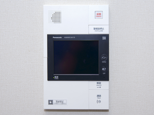 Security.  [Intercom with color monitor] The visitor, Check the video and audio while are in the dwelling unit. It is with a video recording recording function.  ※ Following publication photograph of the model room C type