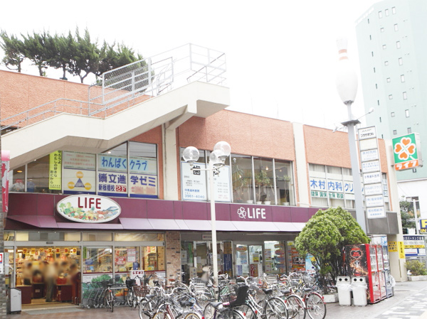 Surrounding environment. Life Itabashi store (2-minute walk / About 140m)