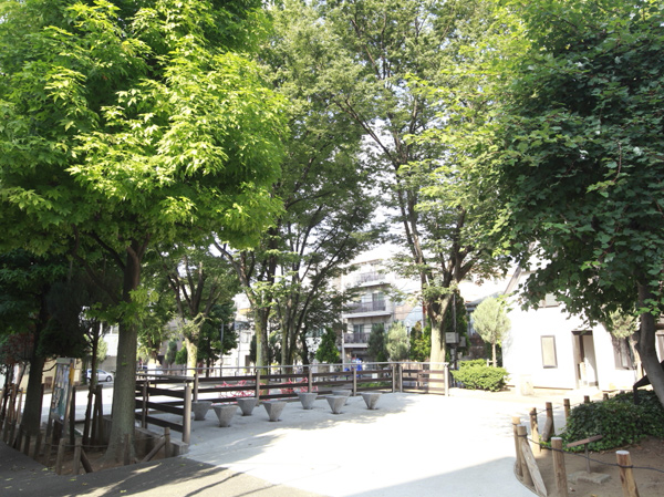 Surrounding environment. Itabashi Station Park (4-minute walk / About 260m)