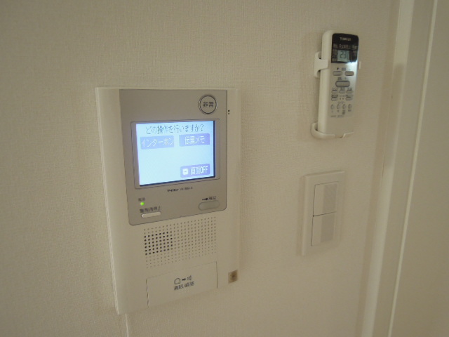 Security. Monitor with Hong peace of mind at the time of visitor