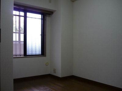 Living and room. Western-style 5 tatami left