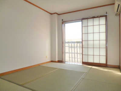 Living and room. 6 Pledge is a Japanese-style room